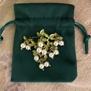 Winter Berries Brooch